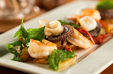 Teller mit Meeresfrüchten im Restaurant des Hotels Capitan Suizo