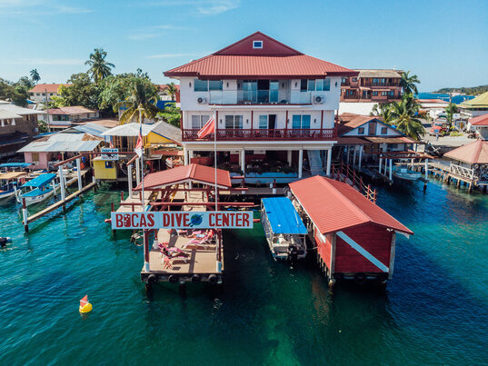 Eingang des Hotels Divers Paradise Boutique Hotels