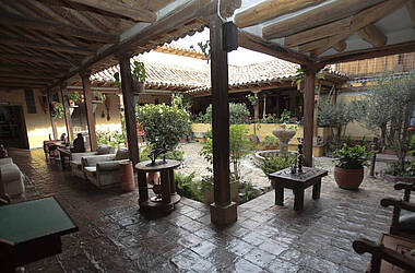 Entspannen im begrünten Innenhof des Hotels La Posada de San Antonio, Villa de Leyva