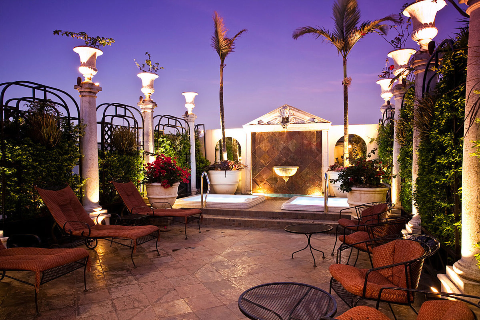 Das edle Hotel Grano de Oro in San José mit Terrasse bei Nacht, Costa Rica