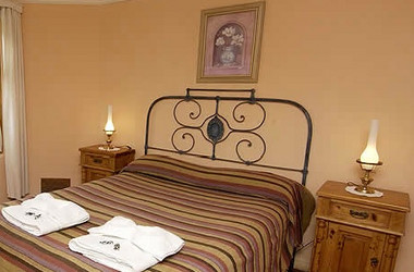 schmiedeeisernes Bett in der Hosteria El Pilar