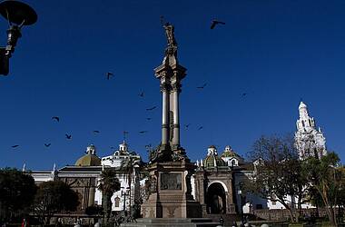 Monument auf dem Plaza de la Independencia (Plaza Grande) in Quito