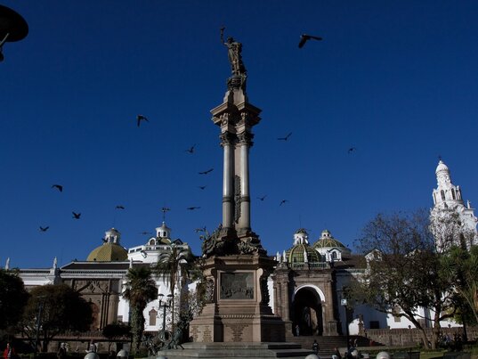 Monument auf dem Plaza de la Independencia (Plaza Grande) in Quito