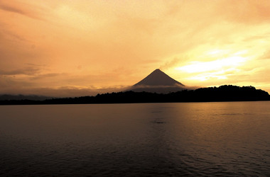 Vulkan Arenal bei Sonnenuntergang