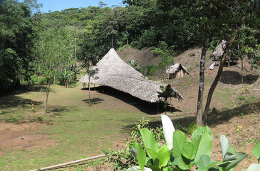 Häuser der Embera Indianer in Panama