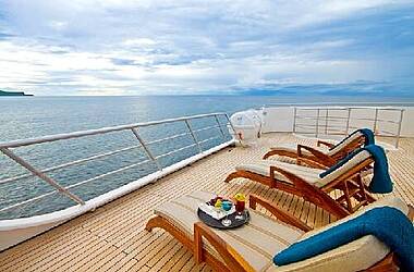 Sonnendeck auf der Ocean Spray Galapagos Luxury Cruise, Ecuador