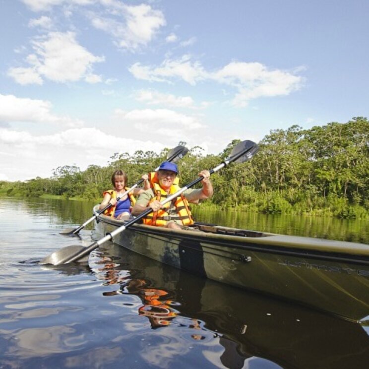 Mit dem Kayak unterwegs in Iquitos, Amazonas von Peru