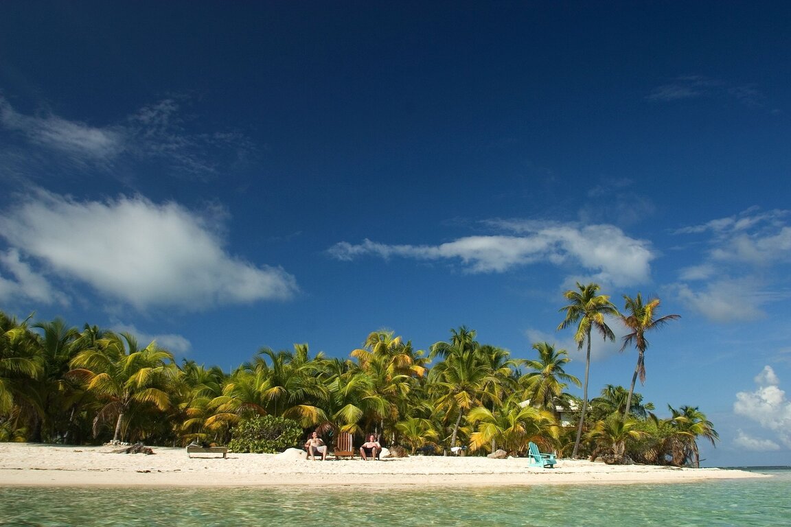 South Water Caye: Insel mit Kokospalmen in Belize