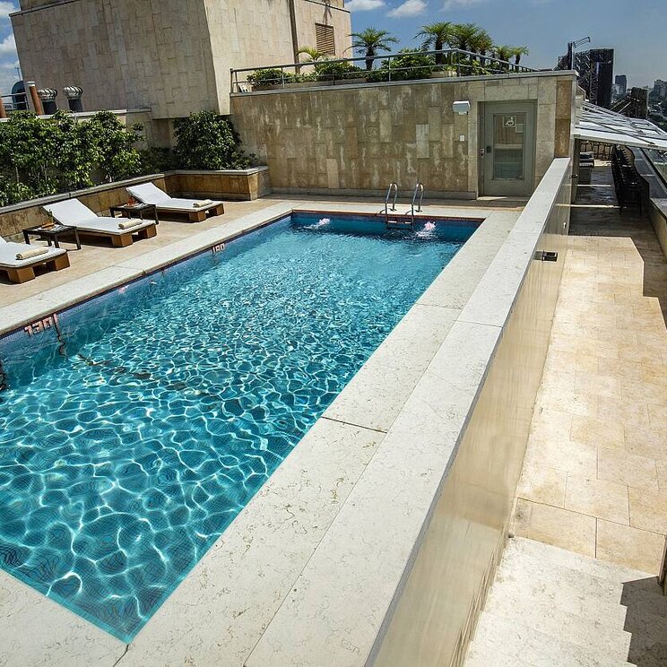 Pool auf der Dachterrasse im Hotel Grand Brizo Buenos Aires