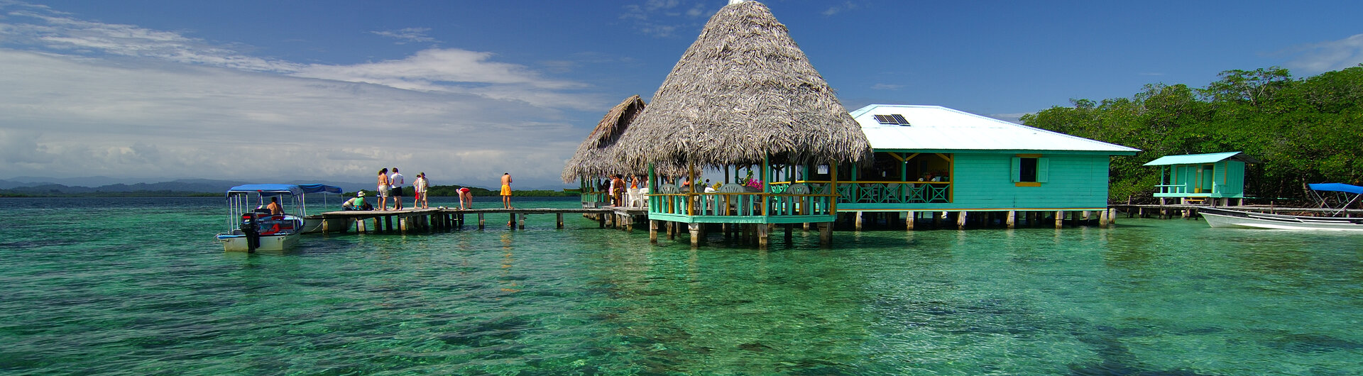 Pfahlhaus mit Pavillon und Steg in Bocas del Toro