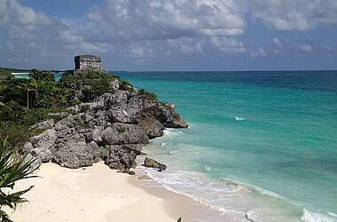 Maya-Ruinenstätte Tulum am traumhaften Karibikstrand