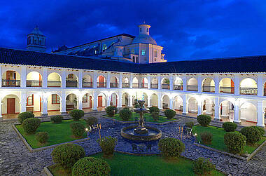 Innenhof mit Spanischen Galerien im Komfortklassehotel Dann Monasterio, Popayán