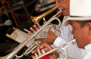 Mexikansiche Musikanten mit Blechblasinstrumenten in Merida, Yucatan