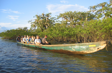 Kanufahrt und andere Aktivitäten in der Cuyabeno Lodge im Amazonas-Regenwald von Ecuador
