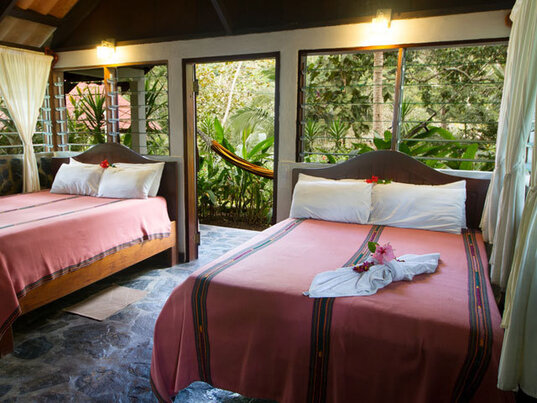 Zimmer mit Blick auf die Klippen in der Black Rock Lodge