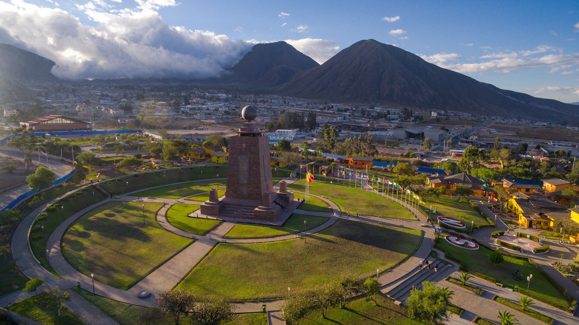 Das Mitad del Mundo ist ein Äquatormonument in San Antonio de Pichincha
