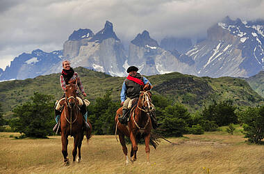 Zwei Reiter im Nationalpark Torres del Paine