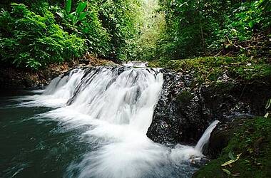 Wasserfall im Nationalpark Corcovado