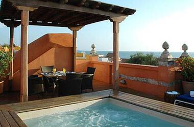 Pool-Landschaft mit Meerblick im Hotel Casa Pestagua, Cartagena
