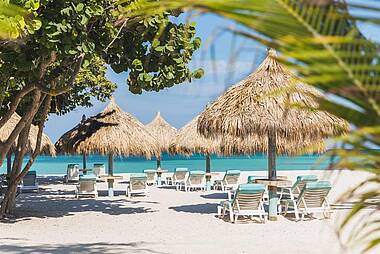 Entspannen am Strand des Boardwalk Boutique Hotels Aruba