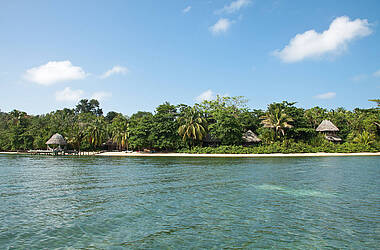 Tropischer Karibikstrand des Hotels Al Natural Resort, Bocas del Toro