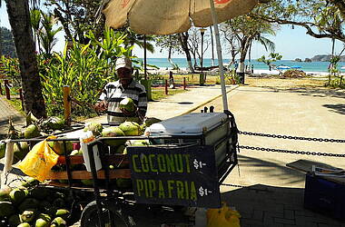 Kokosnussverkäufer im Nationalpark Manuel Antonio in Costa Rica