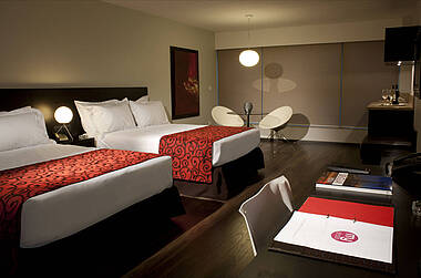 Elegantes Doppelbettzimmer im My Suites Hotel Montevideo, Uruguay