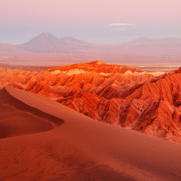 rötliche Landschaft in der Atacamawüste
