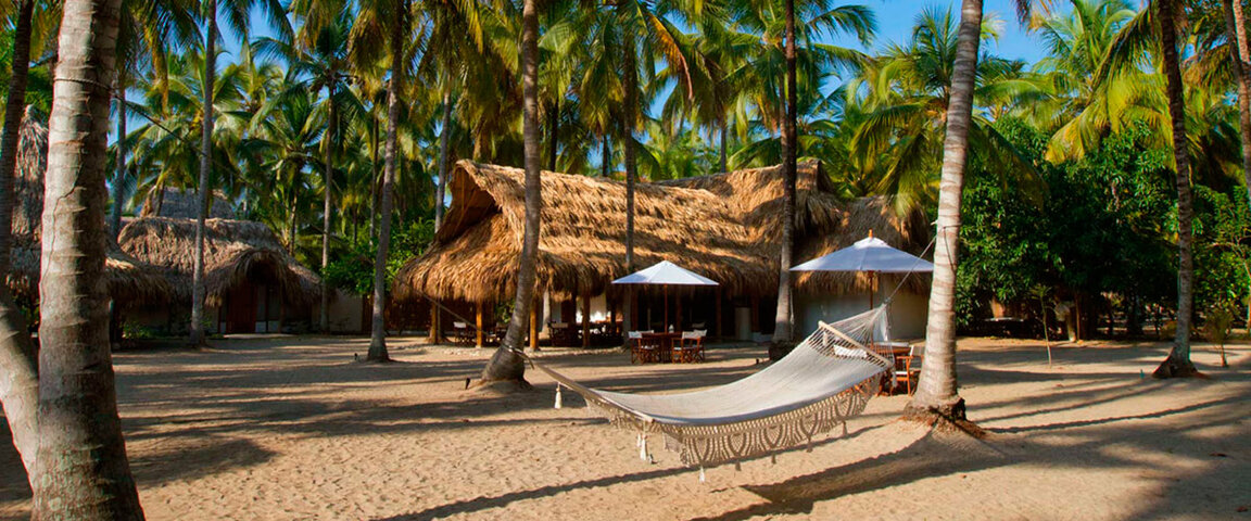 Hängematte unter Palmen im Hotel Gitana Del Mar Boutique Beach Resort, Karibikküste von Buritaca