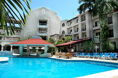 Pool-Landschaft im Hotel Adhara Hacienda Cancún