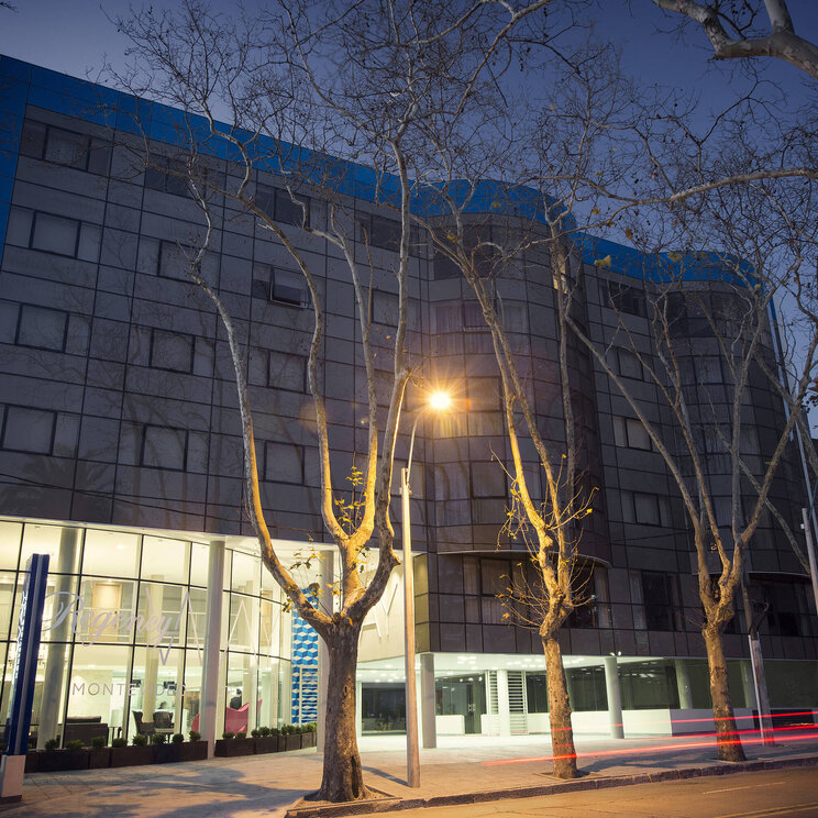 Eingang des Hotels Regency Way in Montevideo