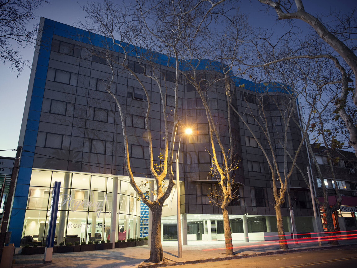 Eingang des Hotels Regency Way in Montevideo