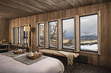 Zimmer im Hotel Awasi Patagonia mit Blick auf die patagonische Landschaft