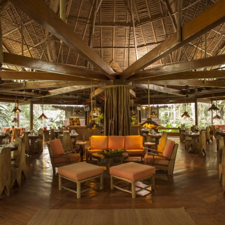 Speiseraum mit Dschungelflair in der Inkaterra Lodge in Puerto Maldonado,Amazonas von Peru