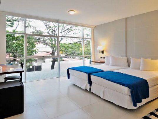 Zimmer mit Doppelbett im Hotel LP Santa Cruz Centro