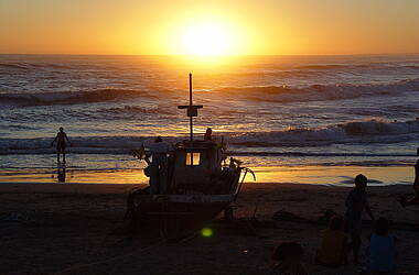 Fischer am Strand von La Rocha, Uruguay