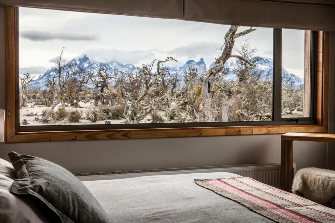Panoramafenster im Doppelzimmer der Pampa Lodge