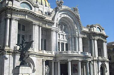 Frontansicht des Palacio Bellas Artes in Mexiko-Stadt