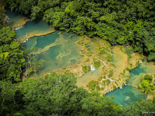 Wasserterrassen Semuc Champey im Norden von Guatemala