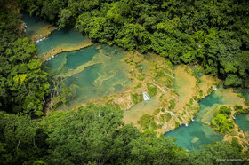 Wasserterrassen Semuc Champey im Norden von Guatemala