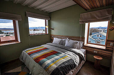 Zimmer mit Blick auf Puerto Natales im Hotel Vendaval