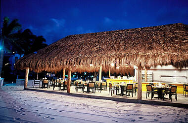 Dinnieren unter dem Palmenpavillon im Hotel Beachscape Kin Ha Villas & Suites, Cancún