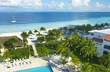 Direkt am türkisblauen Meer: Hotelanlage Beachscape Kin Ha Villas & Suites mit Pool, Cancún