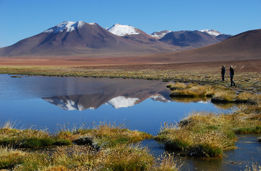 Berge und See in der Atacamawüste