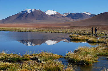 Berge und See in der Atacamawüste