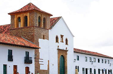 Stadtzentrum mit Kirche in Villa de Leyva