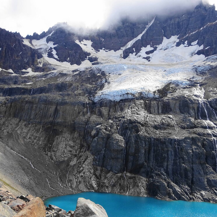 Cerrro Castillo mit blauem See in Patagonien