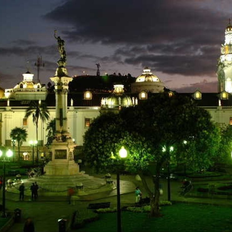 Der Plaza de la Independencia (Plaza Grande) in Quito bei Nacht