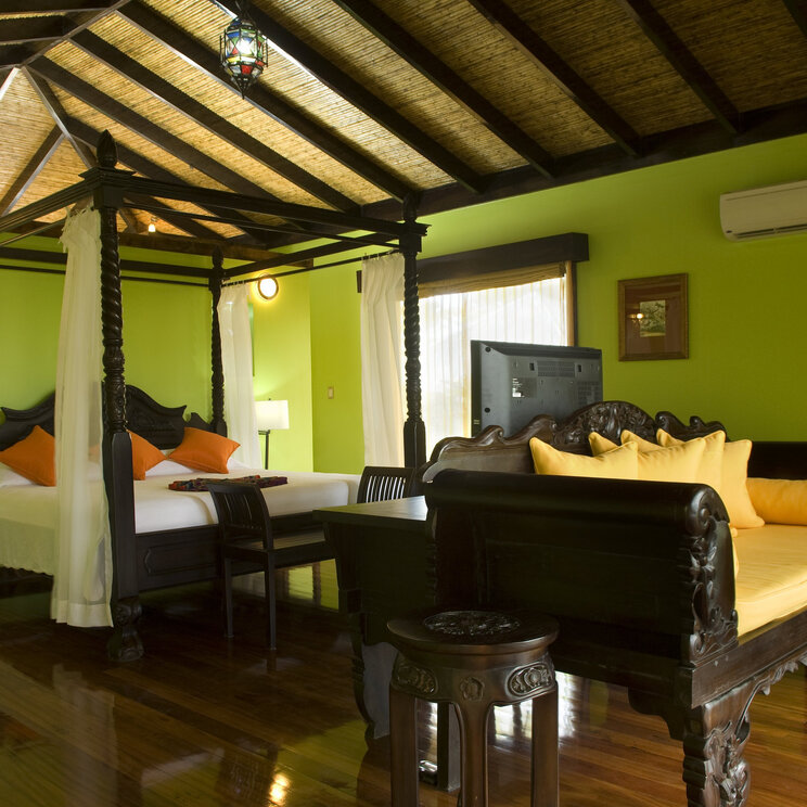 Grünes Deluxe Casita Forest View Zimmer im Rio Celeste Hideaway Hotel, Costa Rica.