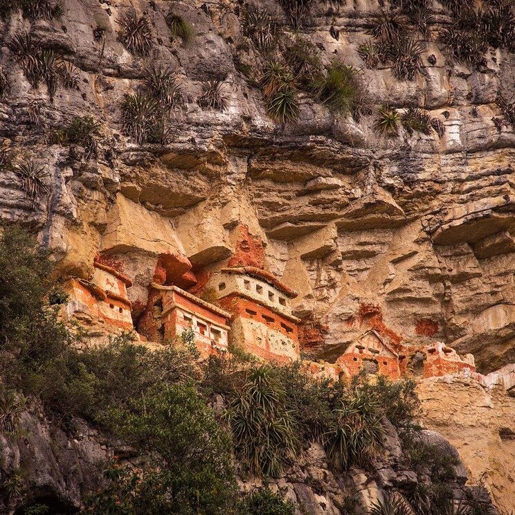 Das Mausoleo de Revash in den Bergen von Chachapoyas, Peru